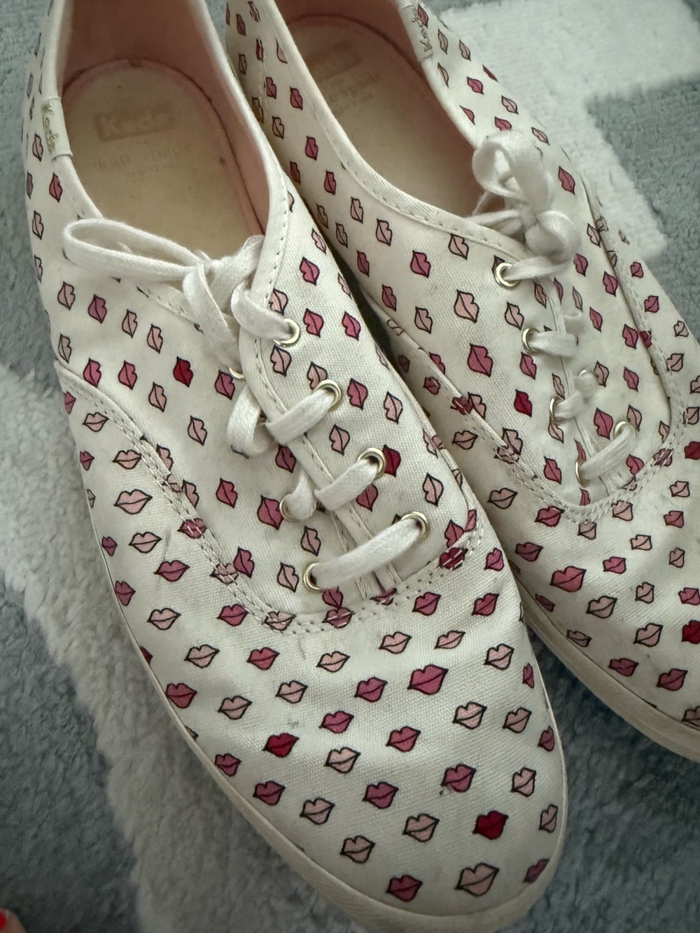 Kate spade Keds with pink and red lips pattern